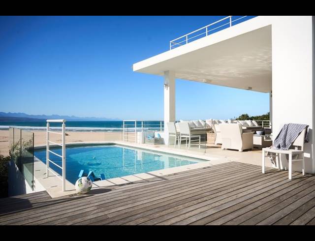 7 BEDROOM PROPERTY TO RENT IN PLETTENBERG BAY CENTRAL